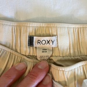 Roxy Impossible Love Elasticized Shorts, small (comparable to women’s size 2)